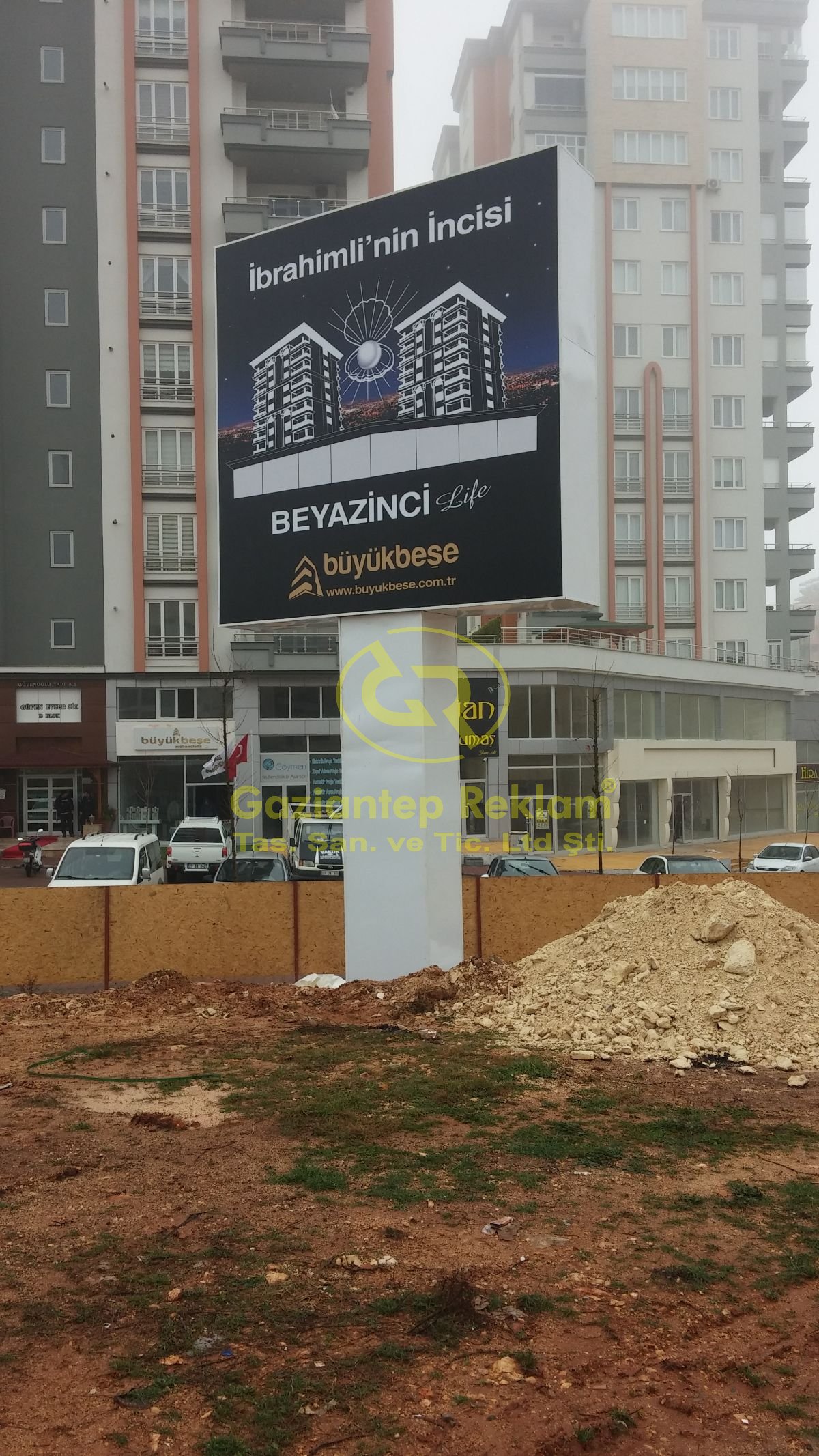 500x500 ebatında  inşaat Totem Tabela