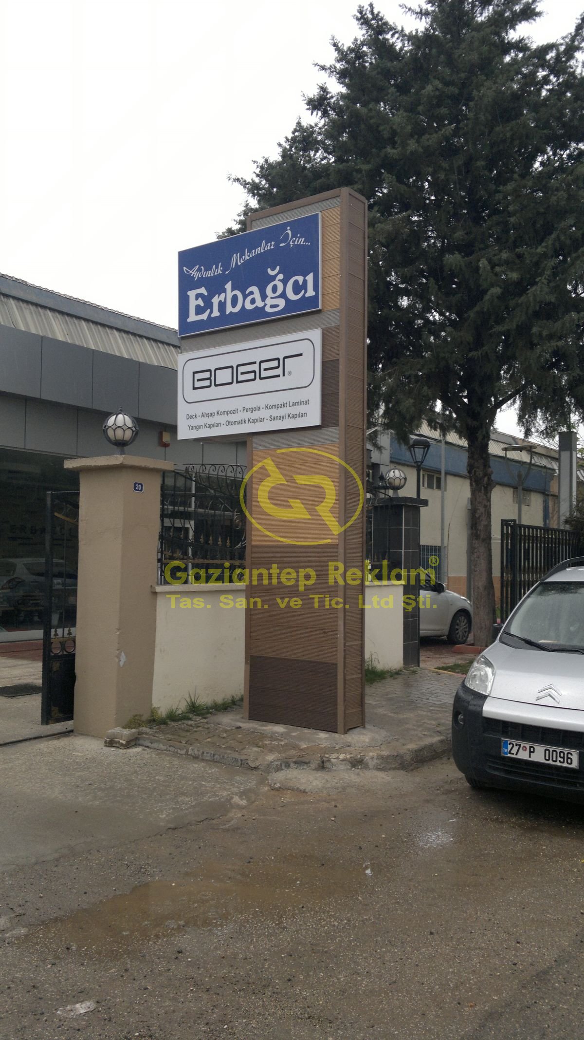 Ahşap Kompozit Kaplama Pilon Totem Tabela Modeli