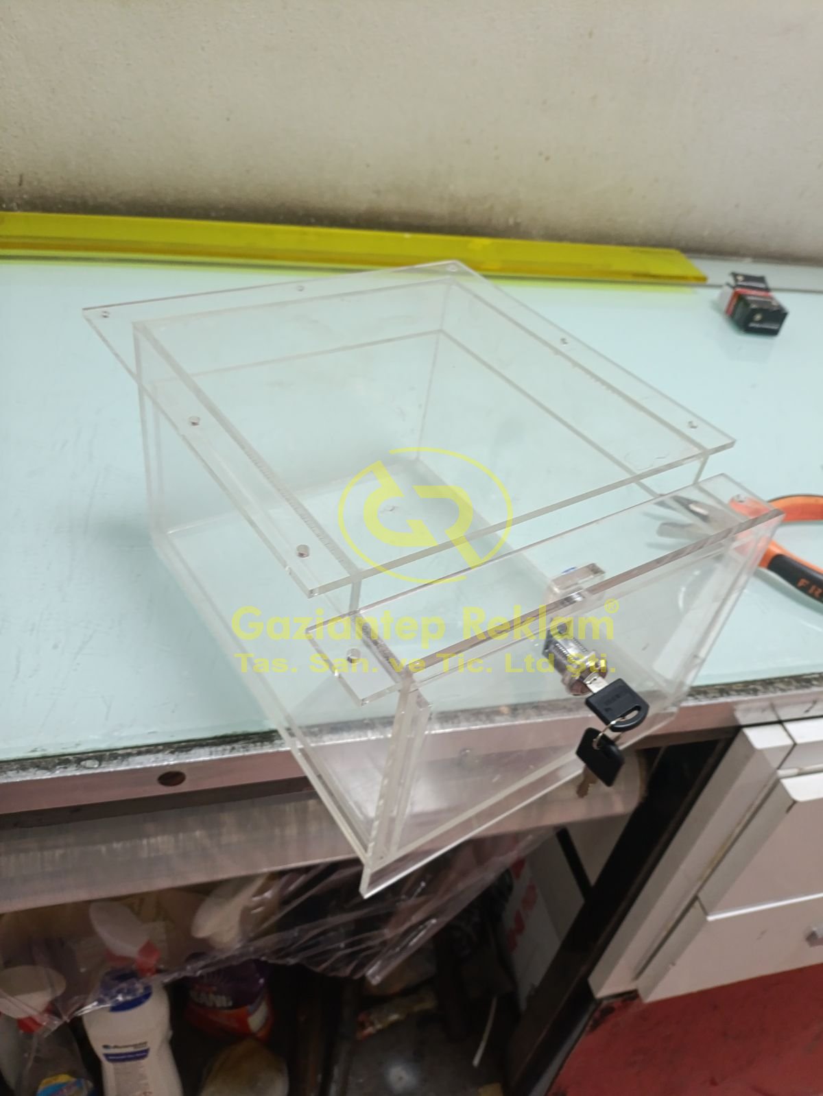 Akrilik Şeffaf Kilitli Öneri ve Bağış Kutusu