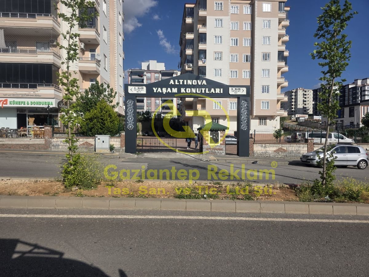 Altınova Yaşam Konutları Işıklı Site Giriş Tabelası