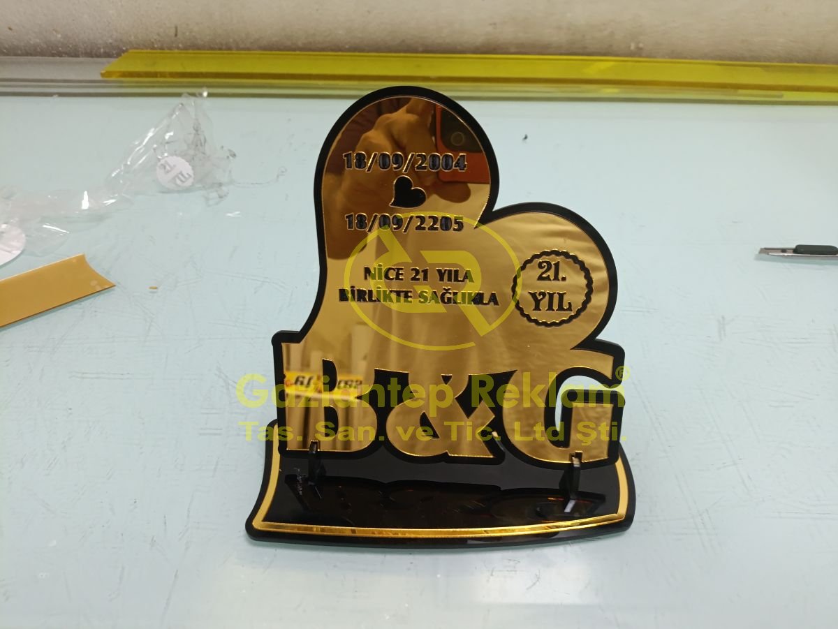 B&G Lazer Kazıma Altın Ayna Pleksi Yıldönümü Plaketi