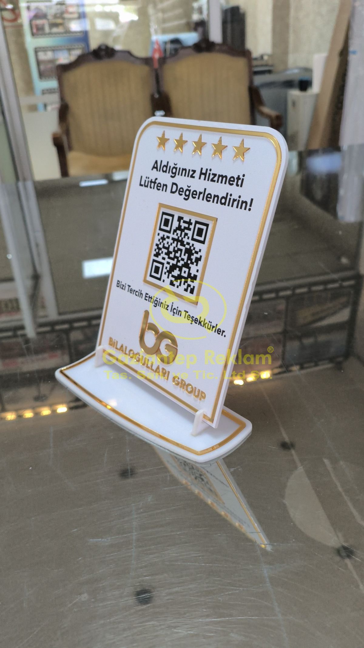 Bilaloğulları Group Lazer Kesim Gold Pleksi QR Kod Standı