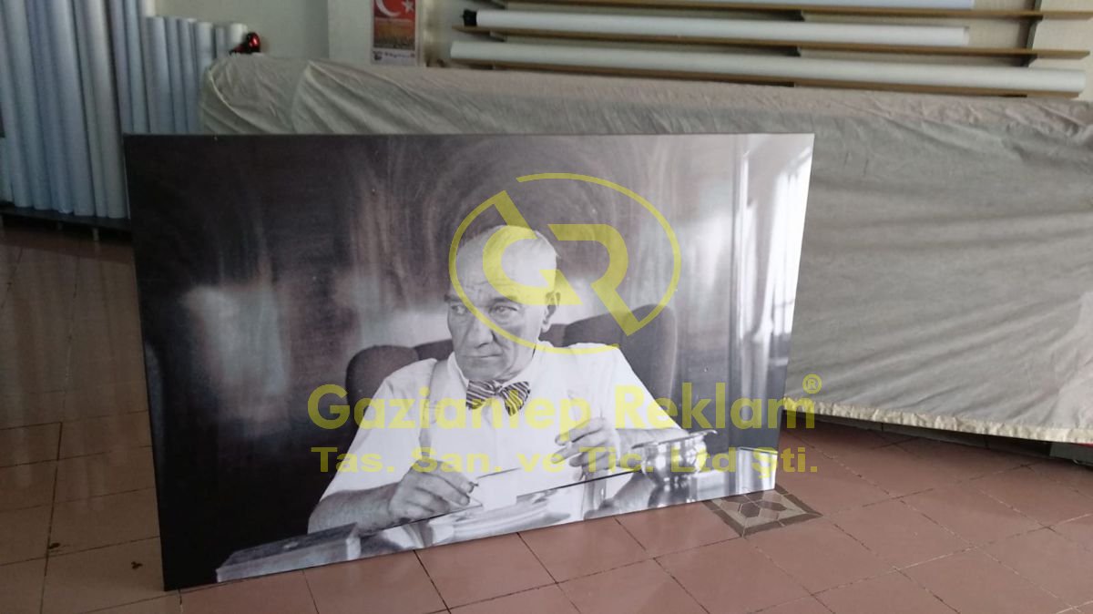 Büyük Boy Kanvas Atatürk Tablosu Baskı Çözümleri