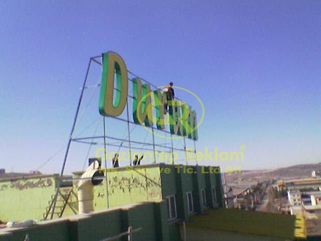 Büyük Ölçekli Işıklı Çatı Kutu Harf Tabela Çözümleri