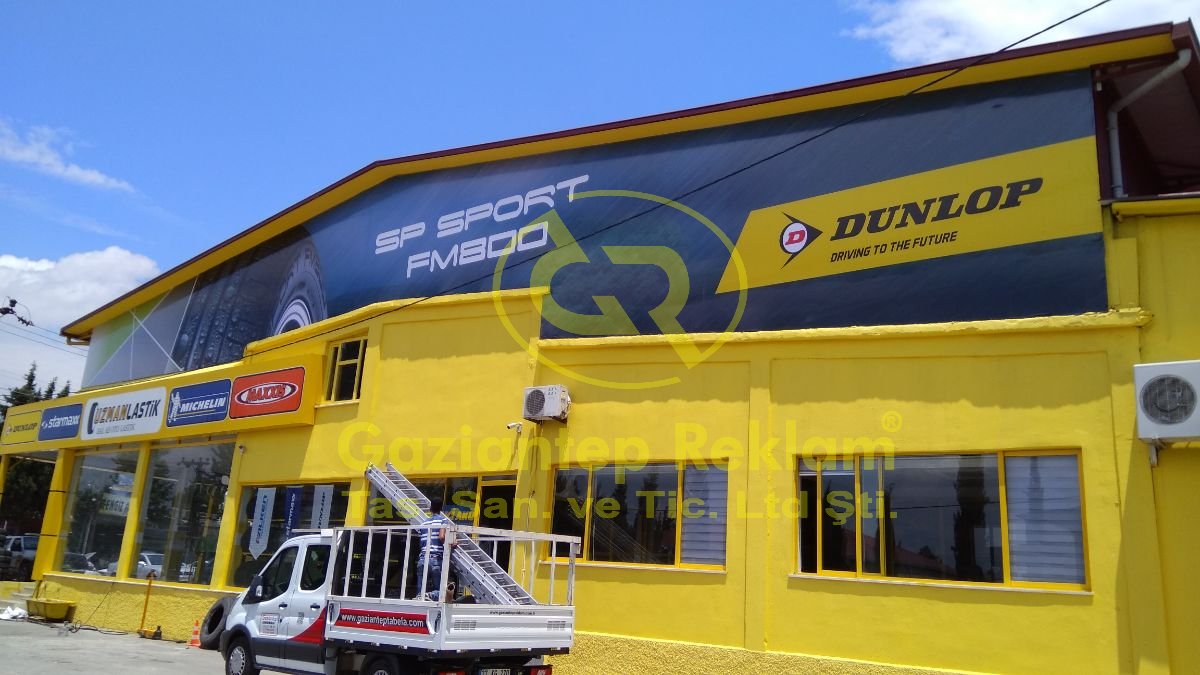 Büyük Ölçekli Vinil Germe Cephe Giydirme Uygulaması