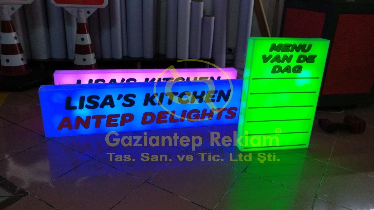 Canlı 7 reknli değişebilen Renkler Sunan Işıklı Pleksi Kutu Tabela Çözümleri