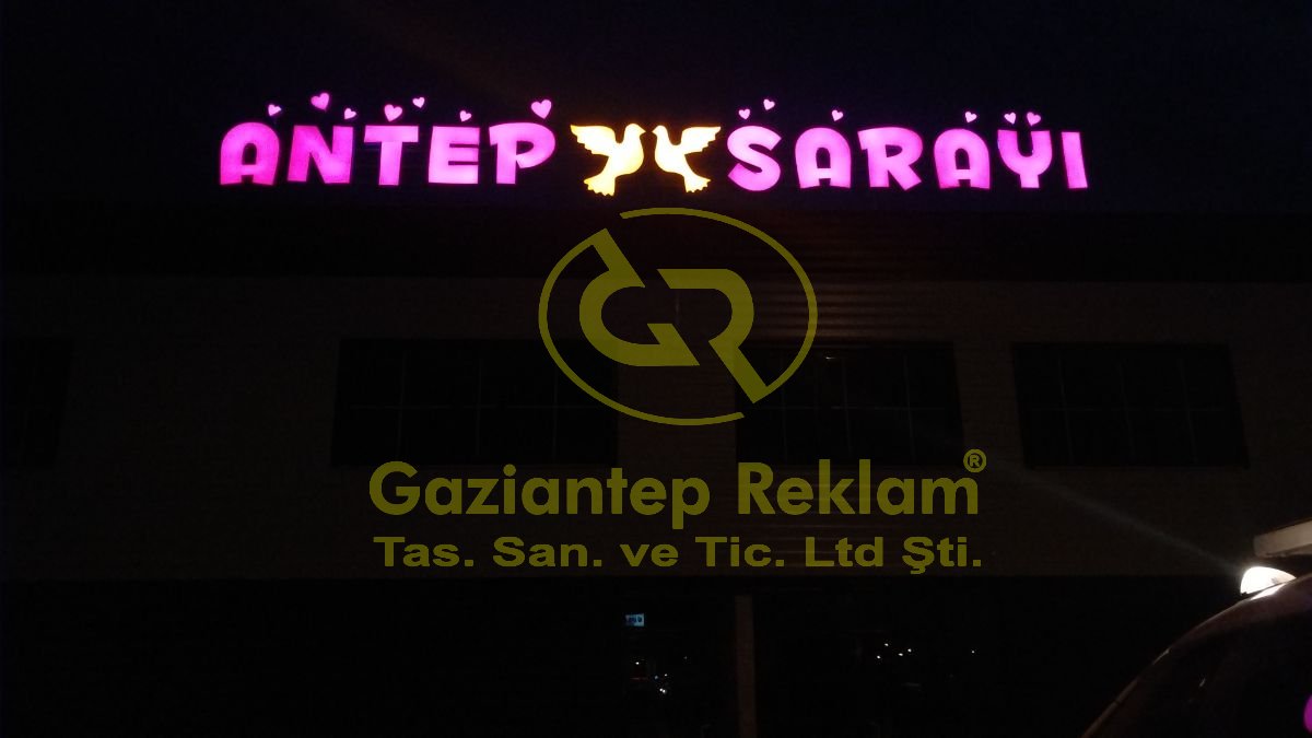 Canlı Pembe Pleksi Işıklı Kutu Harf Tabela