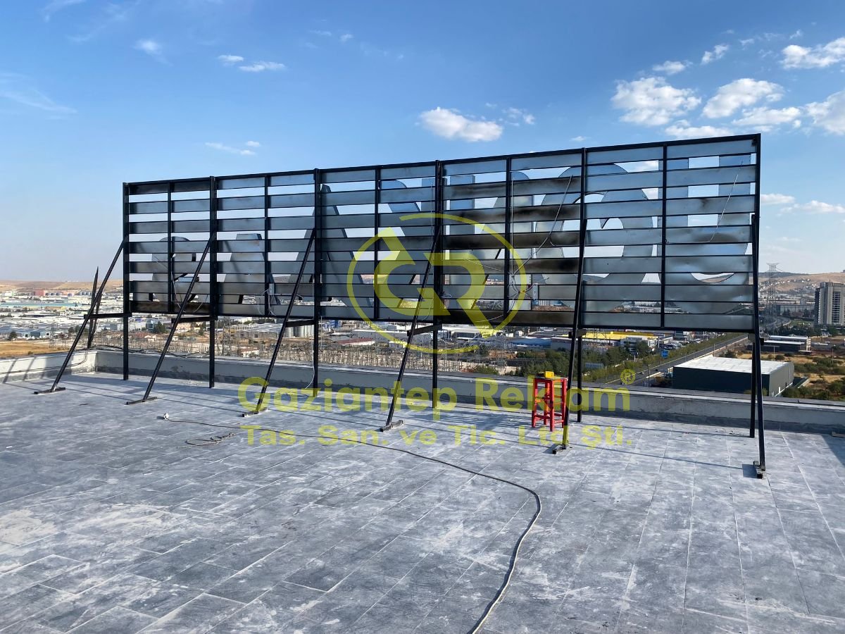 Çelik Konstrüksiyon Çatı Tabela Kurulumu