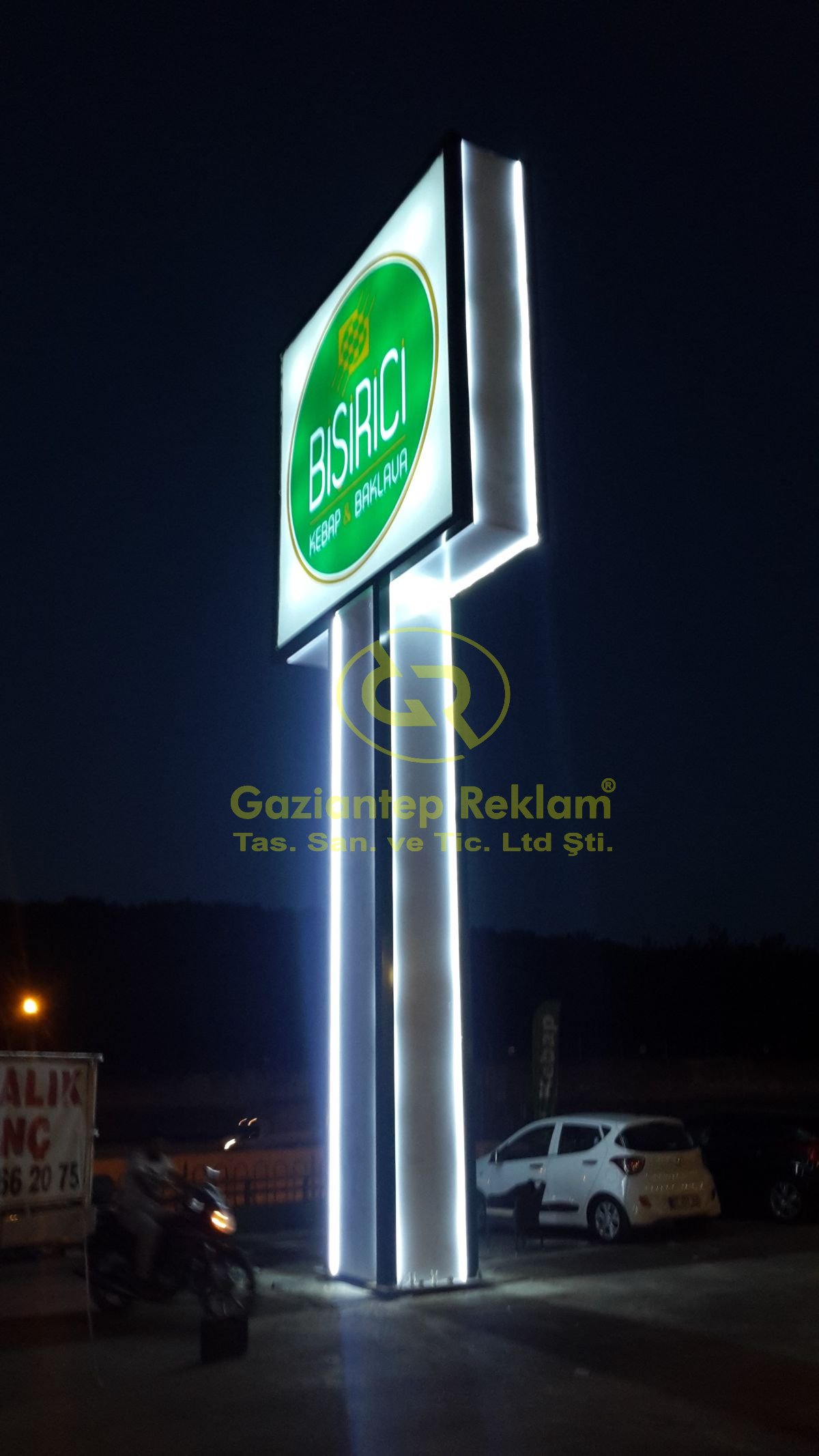 Çift Ayaklı Yüksek Görünürlüklü LED Totem Tabela