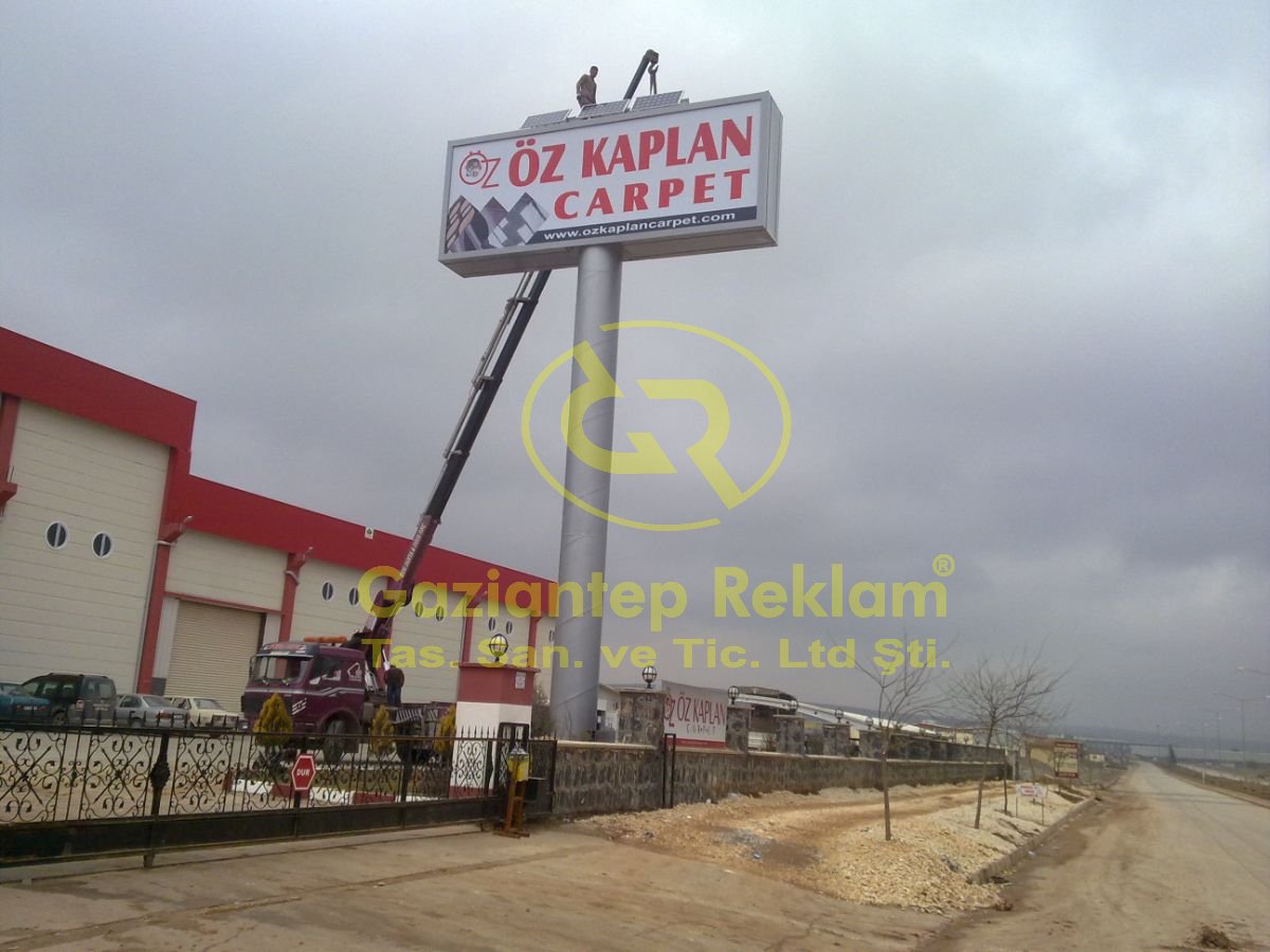 Dev Işıklı Vinil Yüzeyli Kurumsal Totem Tabela