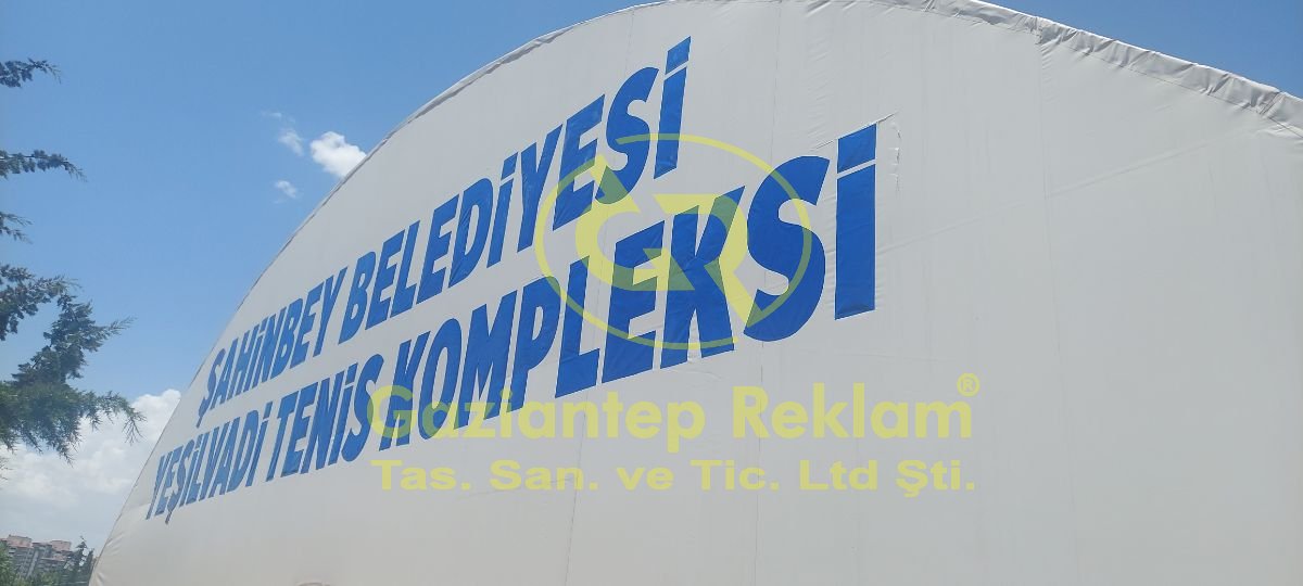 Dev Yapılar İçin Profesyonel Vinil Germe Uygulamaları