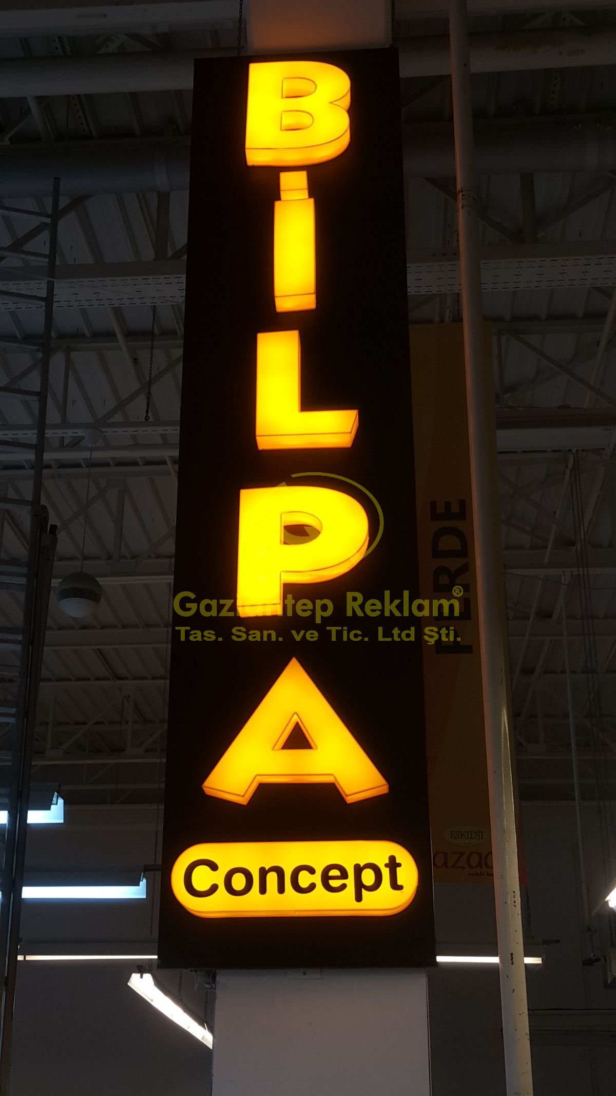 Dikey Pleksi Ön Yüzey Işıklı LED Kutu Harf Tabela