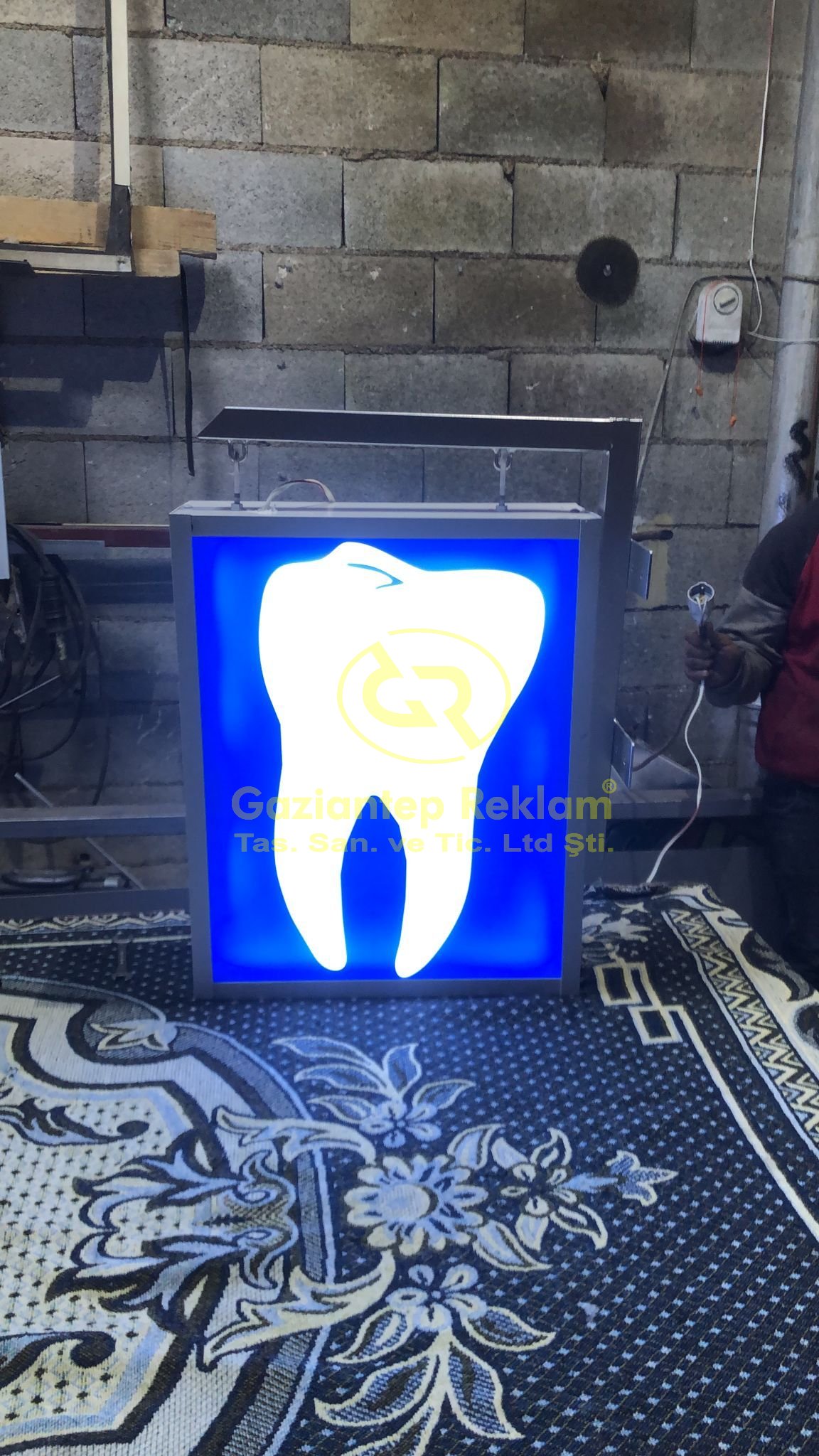 Diş Kliniği LED Aydınlatmalı Estetik Pleksi Fener Tabela