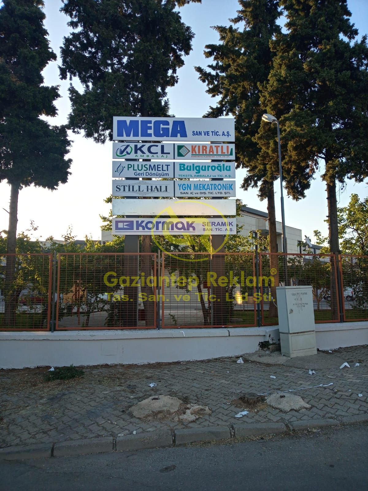 Dış Mekan Sac Çoklu Firma Yönlendirme Pano Tabela