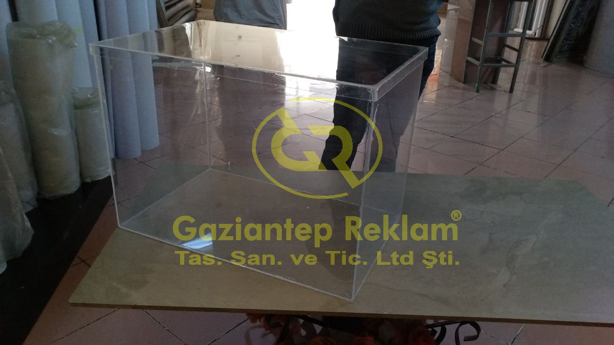 Estetik Şeffaf Pleksiglas Sergileme Kutu İmalatı