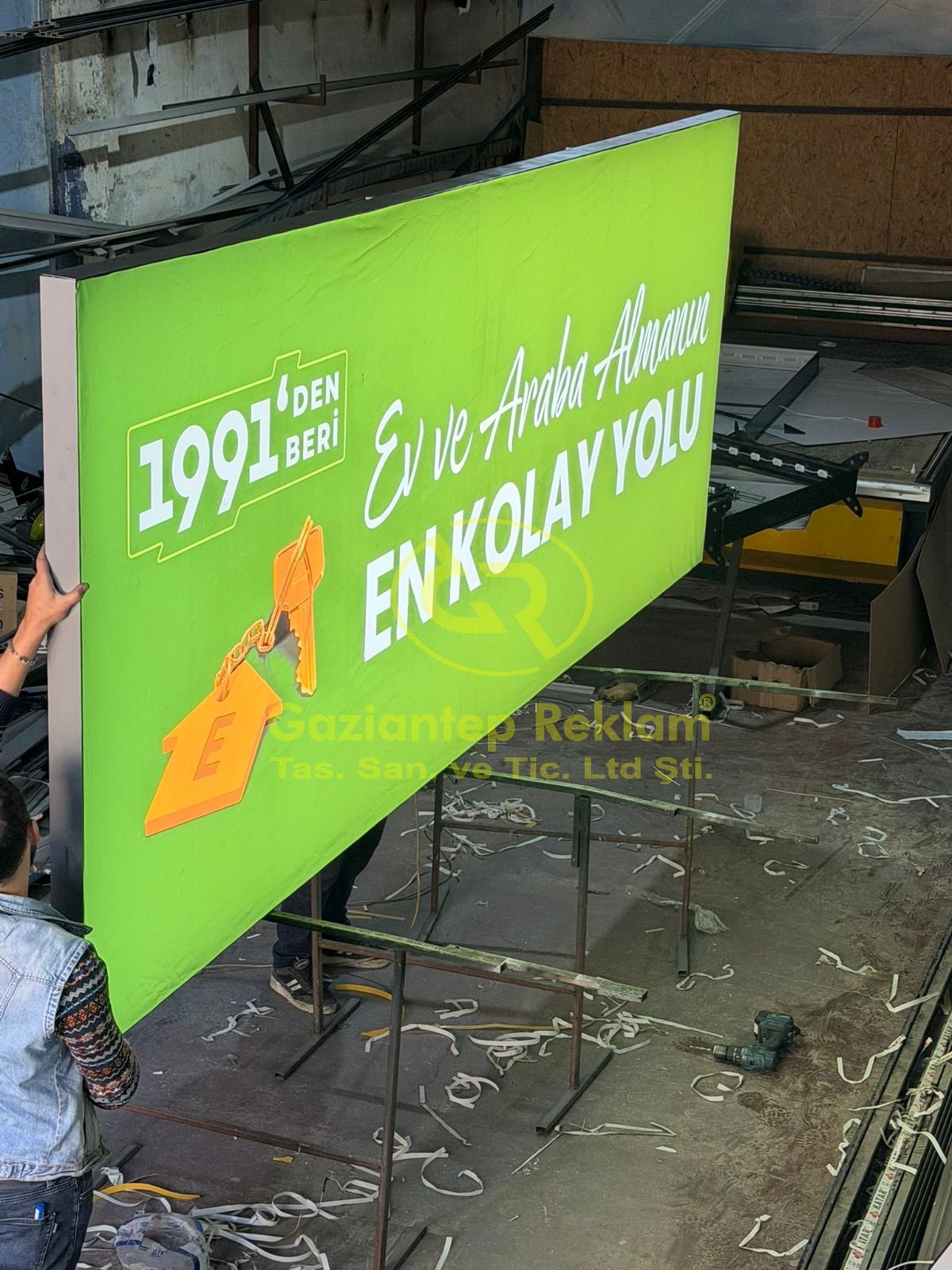 Ev Araba Temalı Germe Vinil LED Işıklı Kutu Tabela