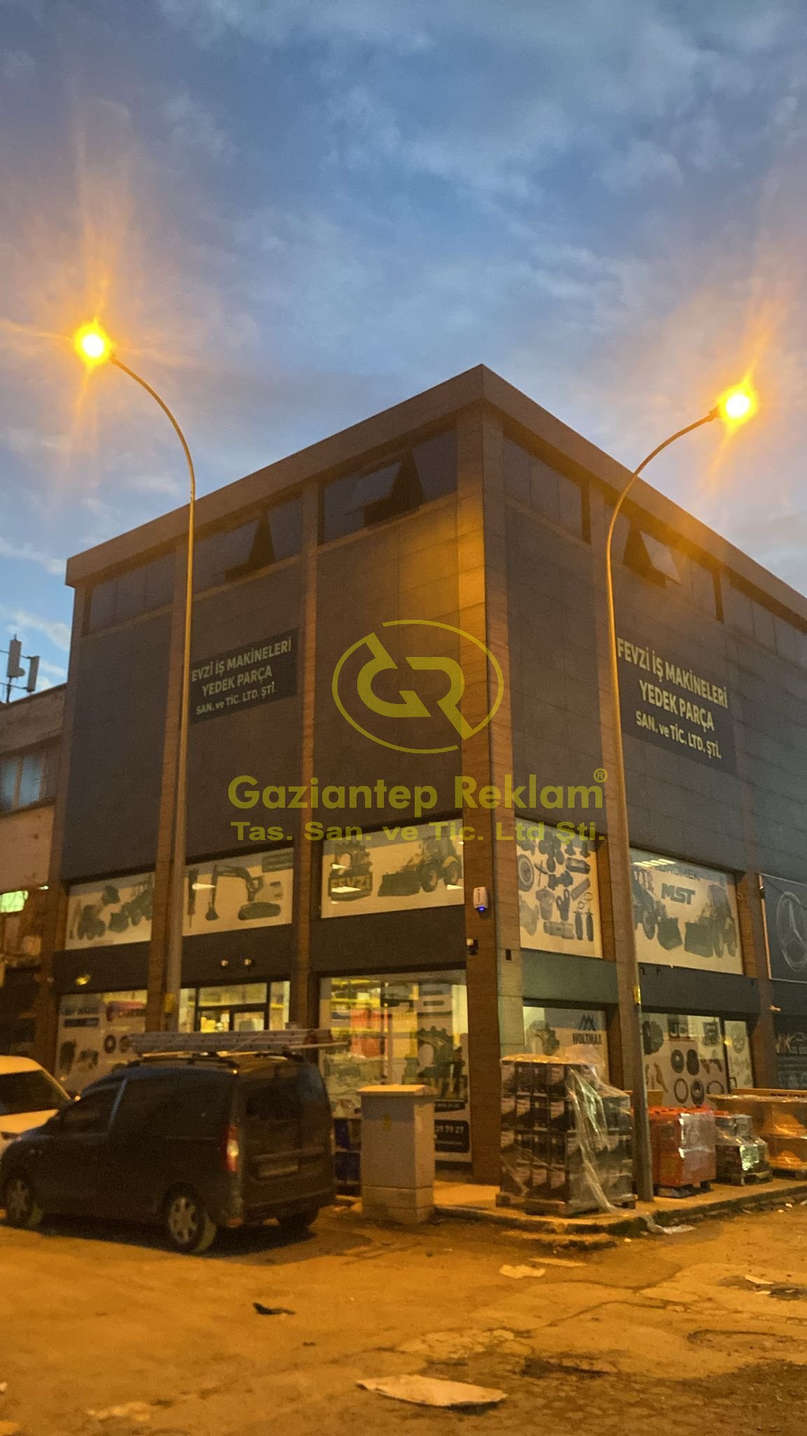 Fevzi İş Makineleri Cam Giydirme Dijital Baskı