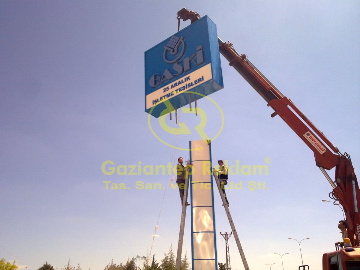 GASKİ Kurumsal Işıklı Dev Totem Tabela Montajı