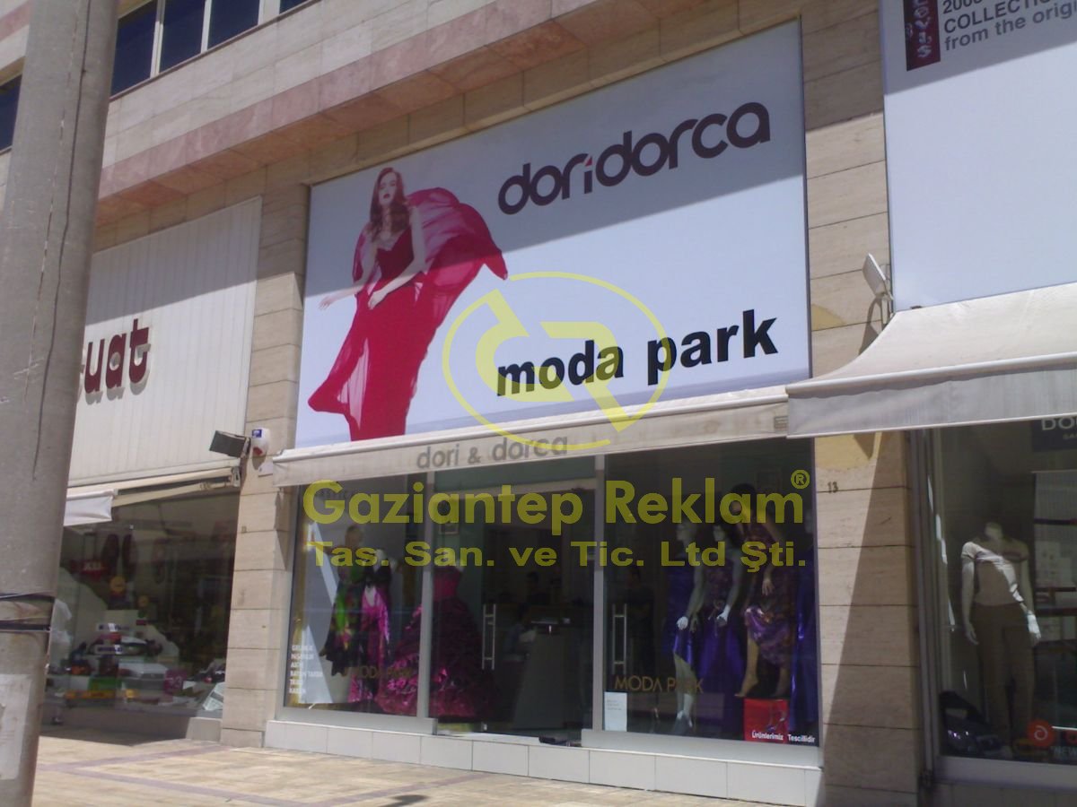 Geniş Format Vinil Germe Cephe Reklam Panosu