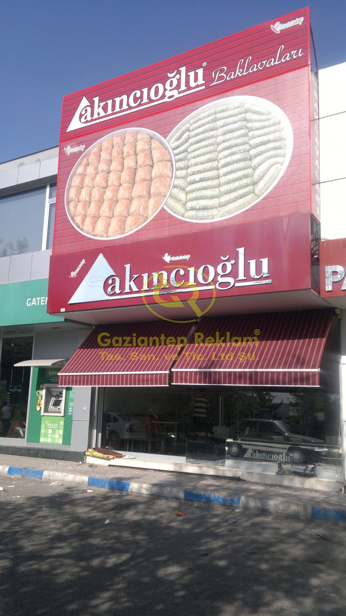 Işıklı Vinil Germe Tabela ve Krom Kutu Harf Uygulaması