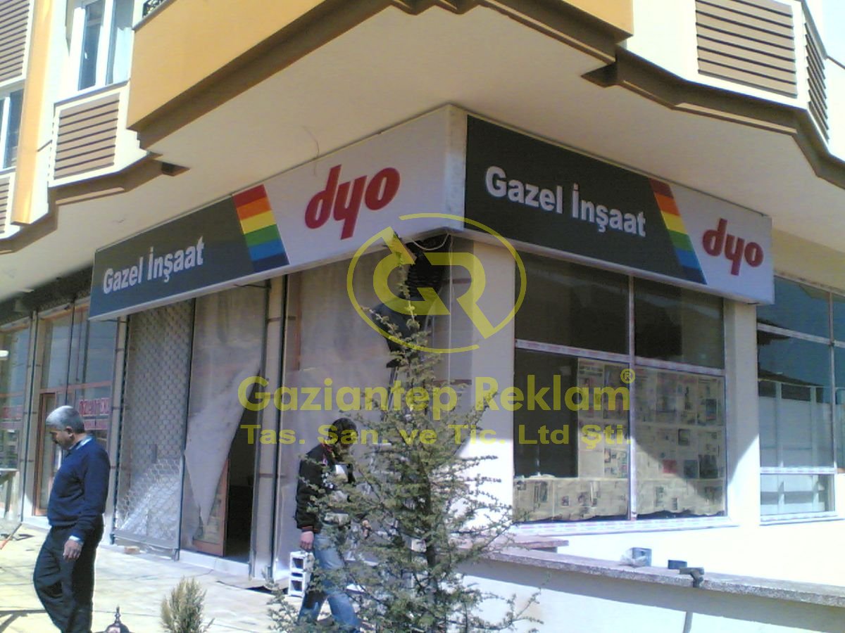 Köşe Cephe Germe Vinil Işıklı Tabela Uygulaması