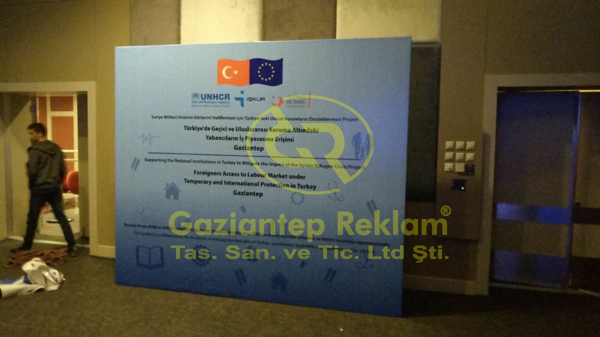 Kurumsal Etkinlikler İçin Profesyonel Backdrop Sistemleri