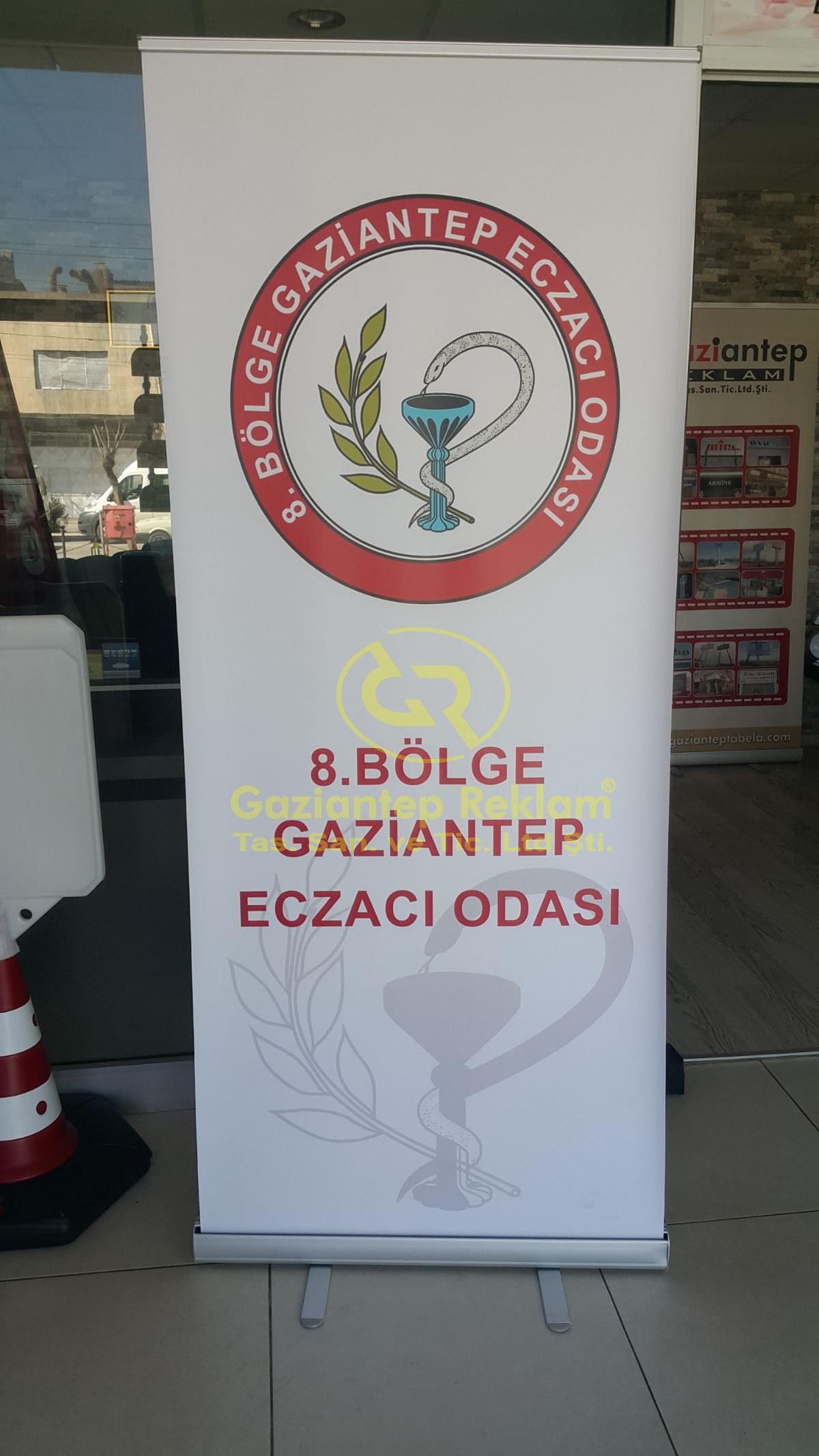 Kurumsal Etkinlikler İçin Profesyonel Roll-Up Banner Standı