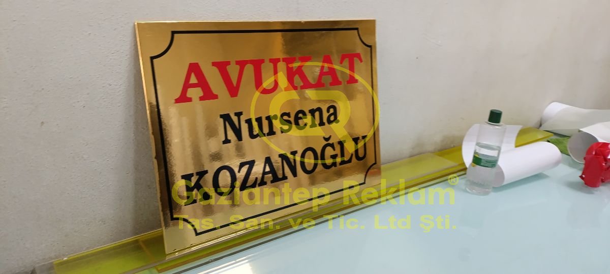 Kurumsal Parlak Altın Efektli Büro Levhaları