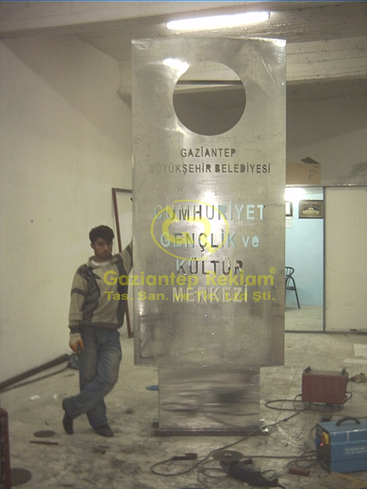 Kurumsal Paslanmaz Dekupe Işıklı Totem Tabela