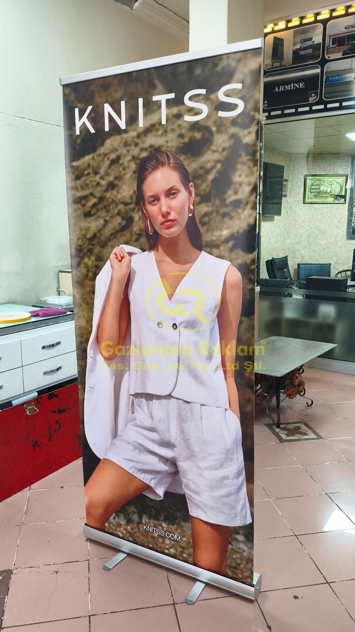Kurumsal Roll-Up Banner Display Uygulaması