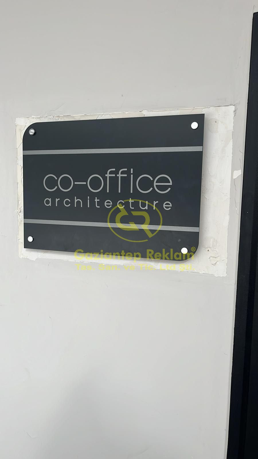 Kurumsal Şık Pleksi Ofis Yönlendirme Levhası