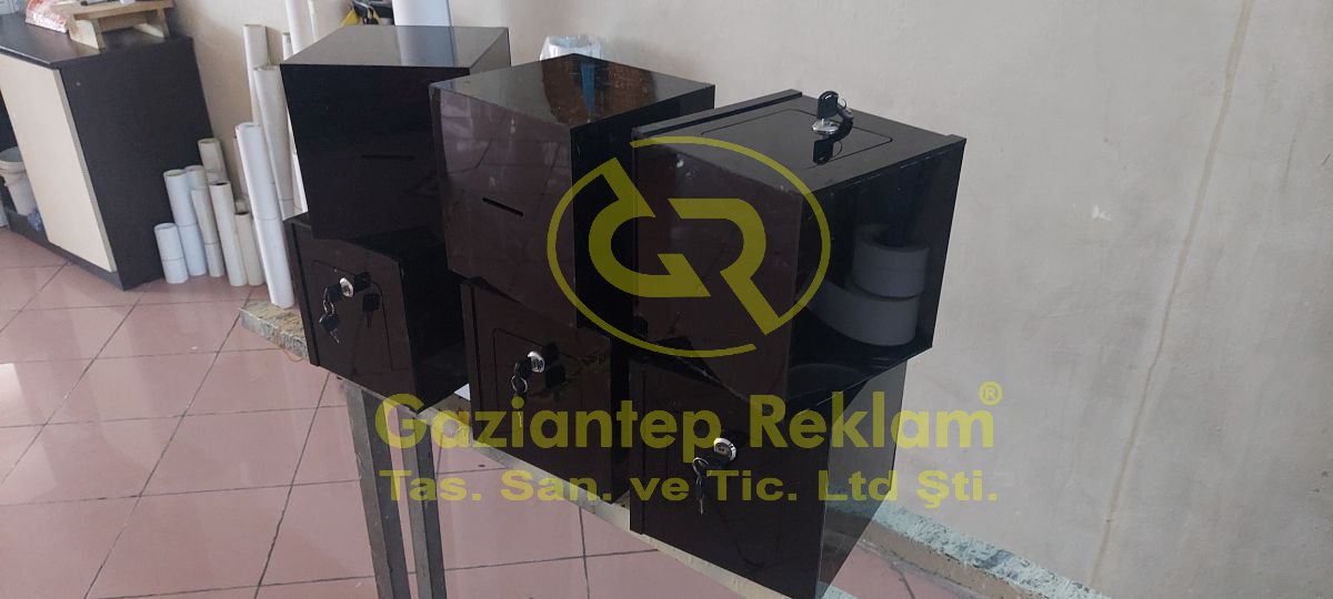 Kurumsal Siyah Akrilik Kilitli Öneri Kutuları