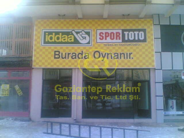 Kurumsal Uzun Ömürlü Vinil Germe Cephe Tabelası