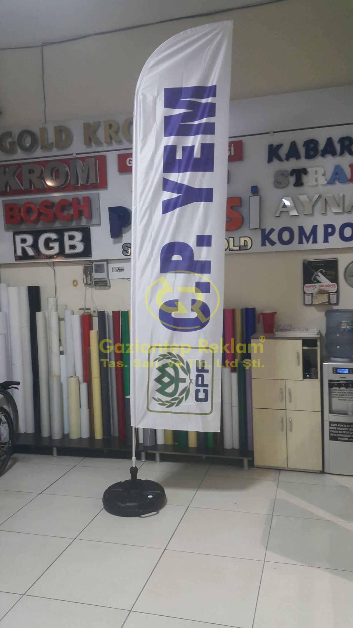 Kurumsal Yelken Bayrak Dayanıklı Dijital Baskı Çözümleri