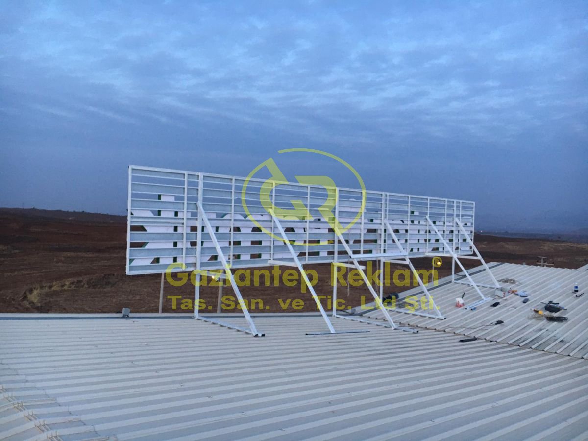 Kurumsal Yüksek Görünürlüklü Çelik Çatı Tabela Konstrüksiyonu