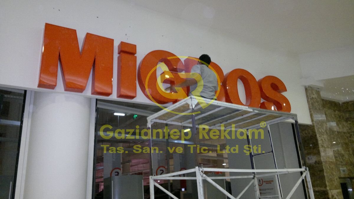 Migros batman Işıklı Pleksi Kutu Harf Montaj Süreci