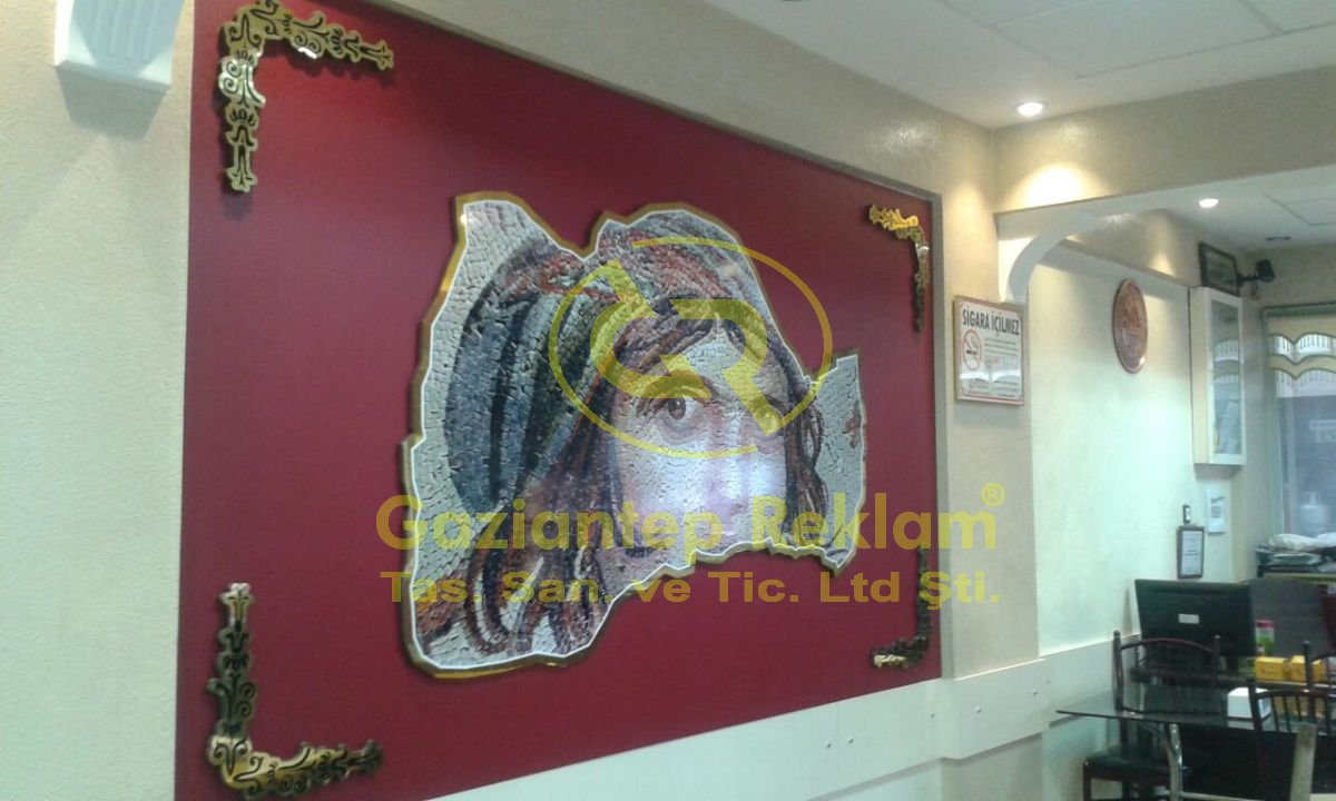 Mozaik Görünümlü Altın Pleksi Çerçeveli Resepsiyon Panosu