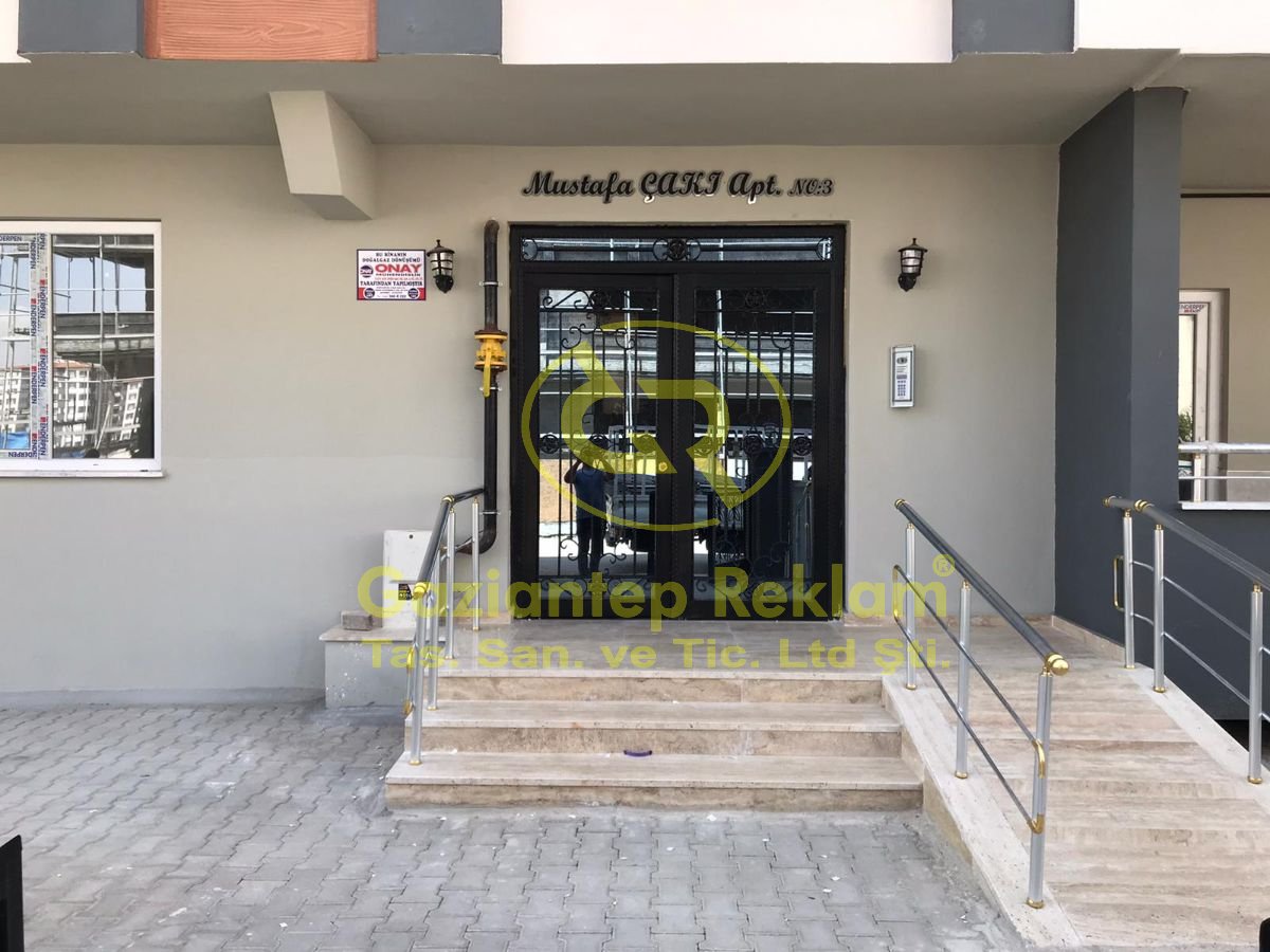 Mustafa ÇAKİ Apartman Girişi Dekoratif Pleksi İsim Tabela