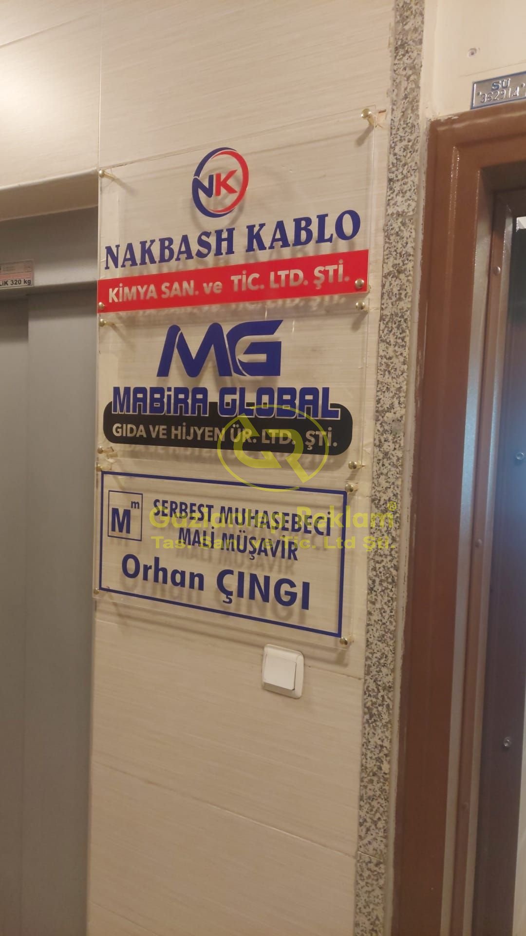 Nakbash Kablo ve Mabira Global Pleksi Ofis Levhası