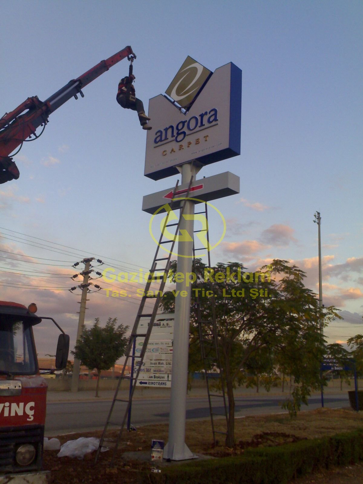 Osb kavşaklarında kullanılan Yönlendirme Totem Tabela