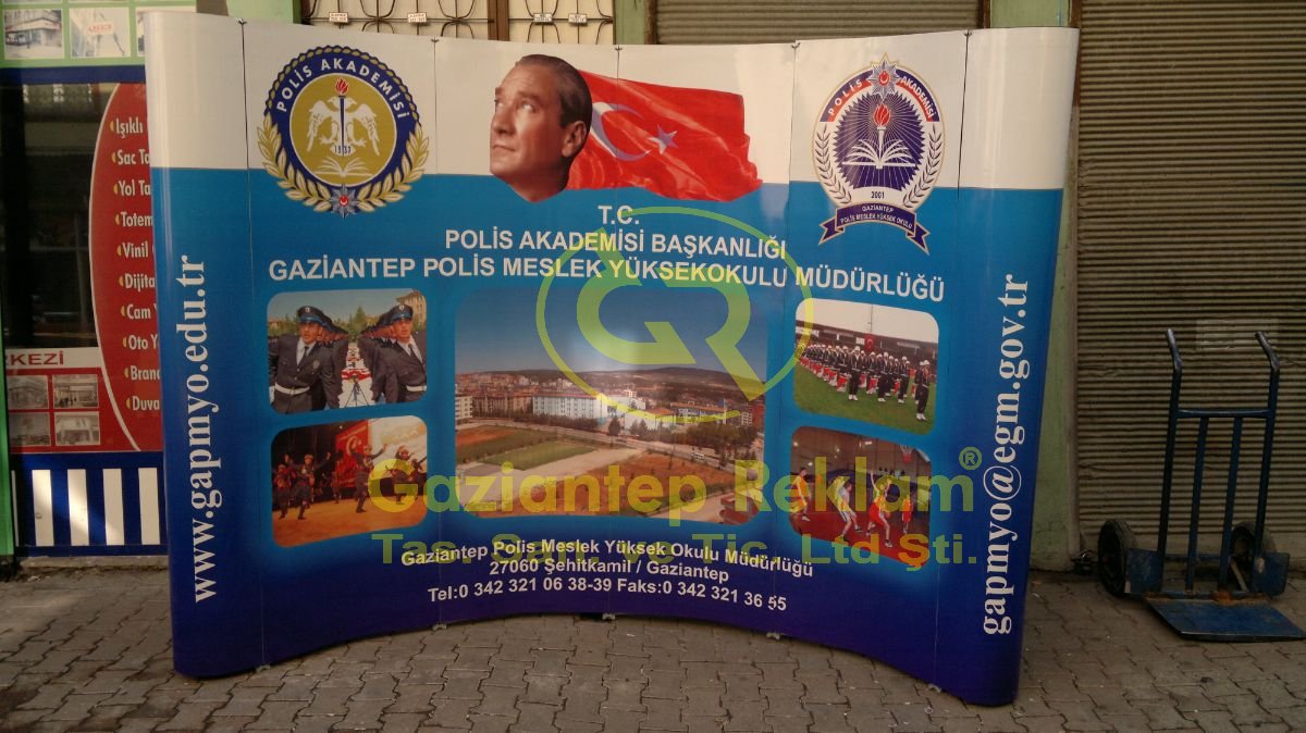 Oval Curved Pop-Up Fuar Display Stand