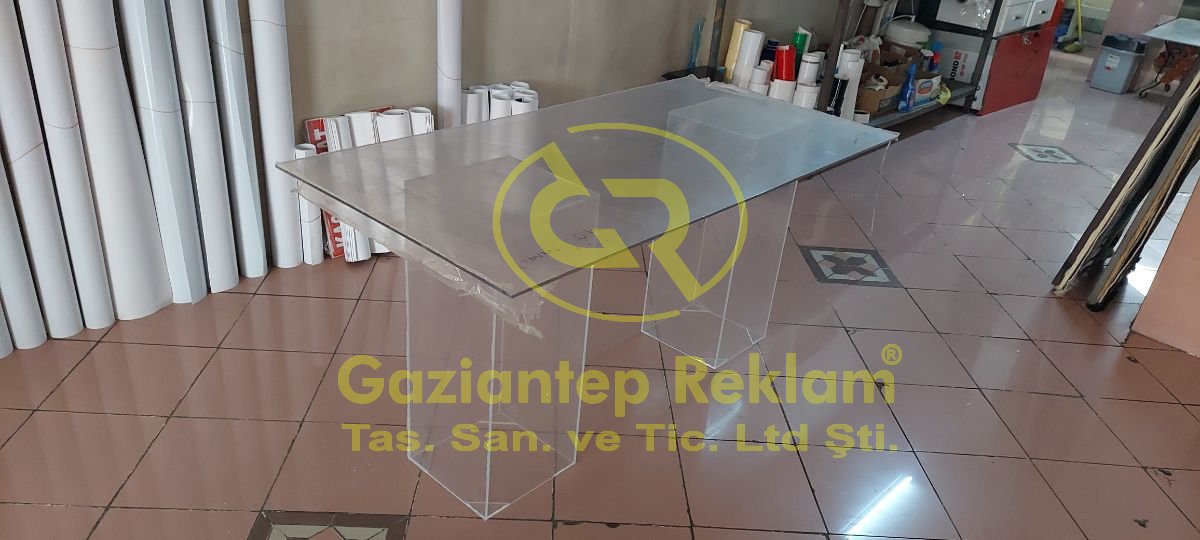 Özel Tasarım Şeffaf Akrilik Pleksi Display Standı