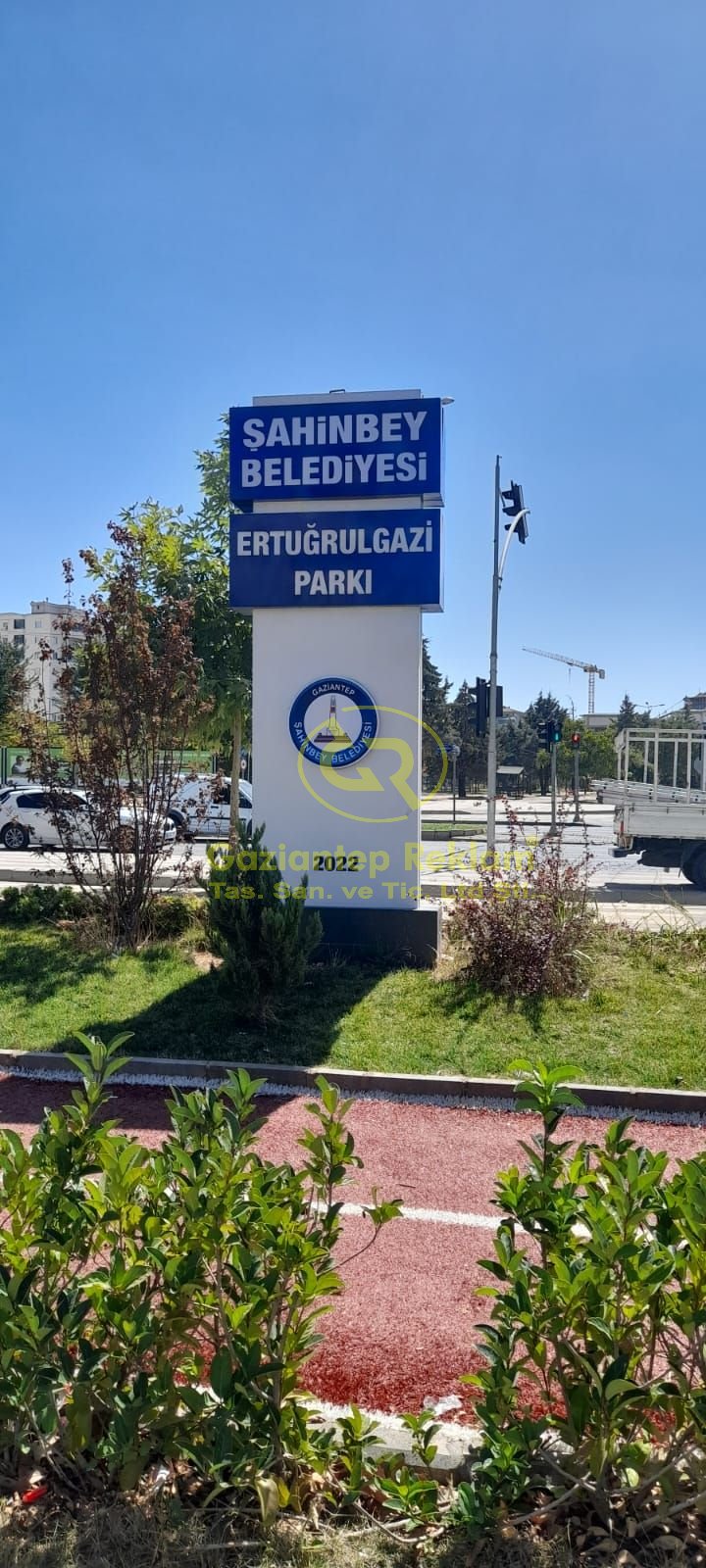 Parklar için Işıklı Kompozit Pilon Tabela Çözümü