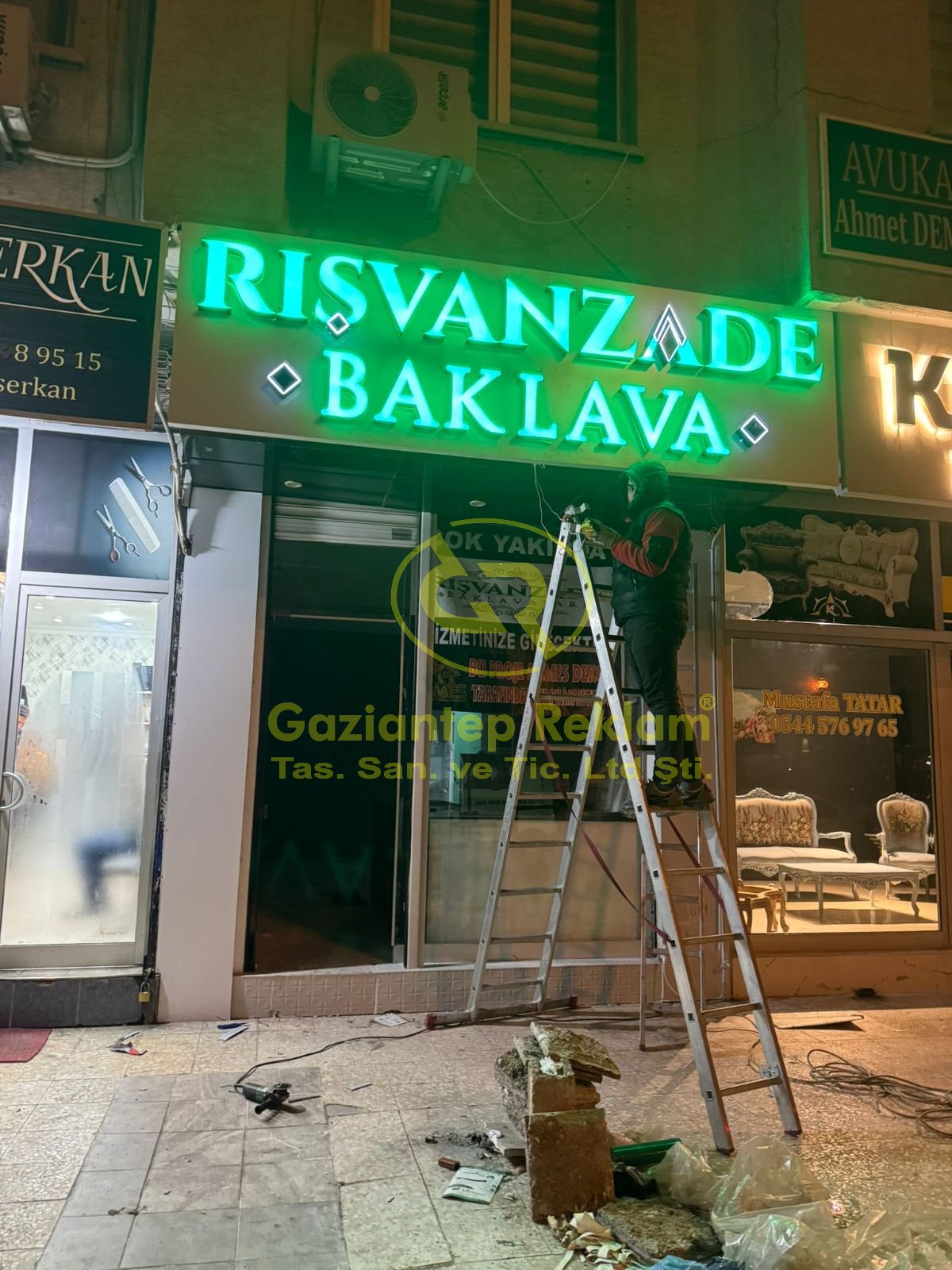 Parlak Yeşil Işıklı Kutu Harf Tabela İmalatı