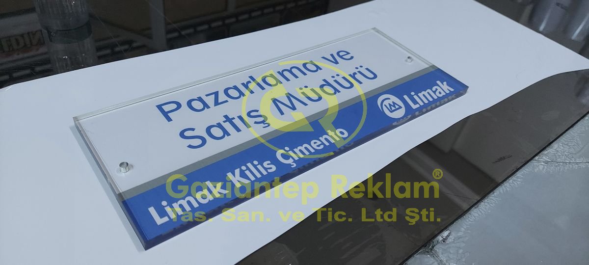 Pleksi Malzemeden Şık Kurumsal Ofis İsimlikleri