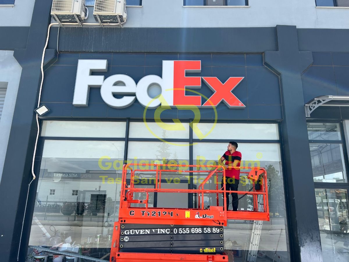Pleksi Zemin LED Aydınlatmalı fedex tabelası