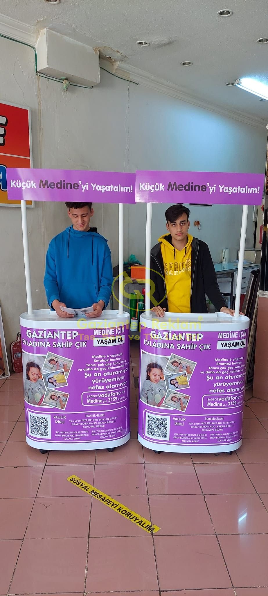 Pratik Kurulum Portatif Plastik Tanıtım Standı