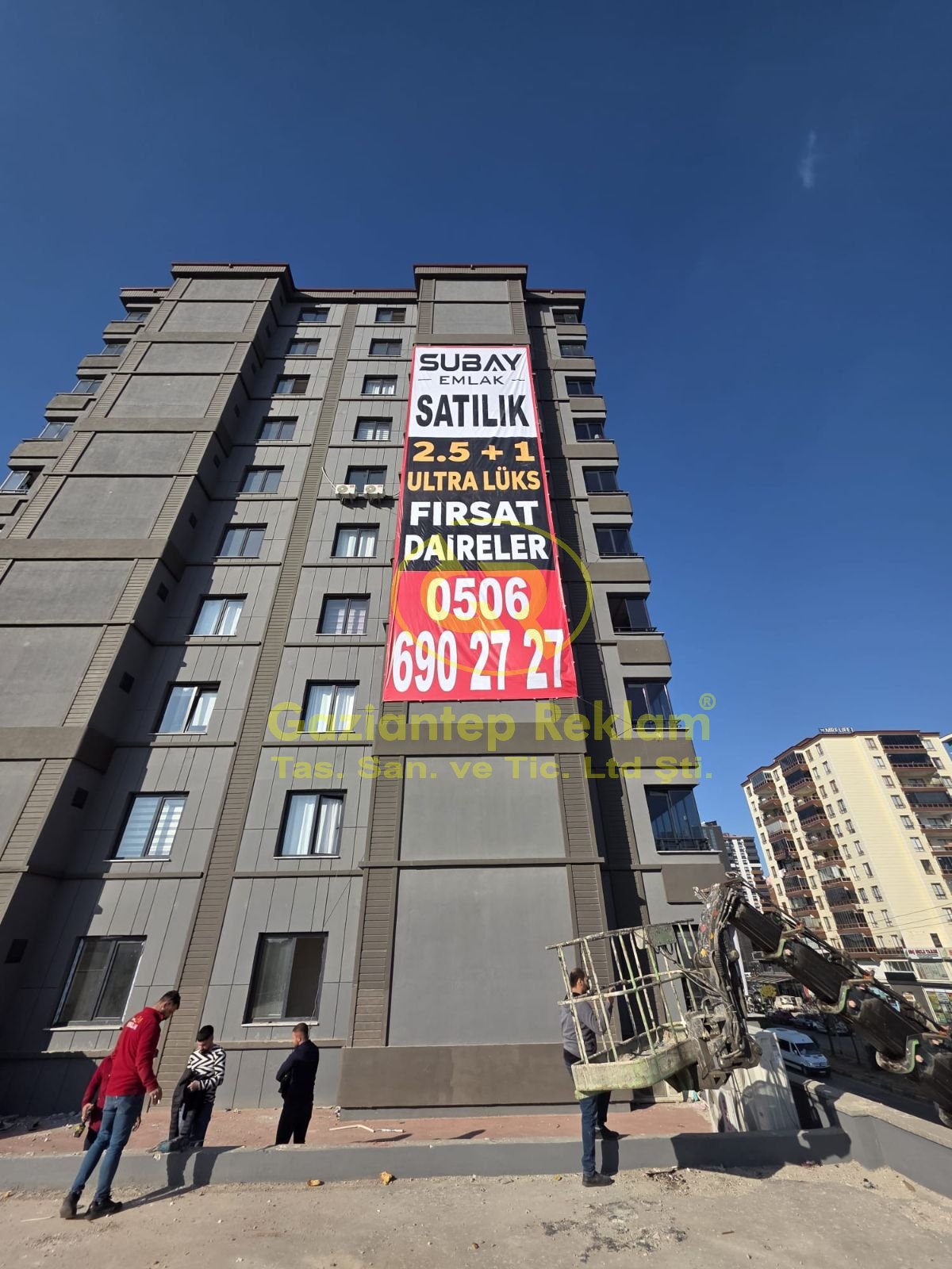 Profesyonel Dev Bina Afişi Vinil Branda Çözümleri