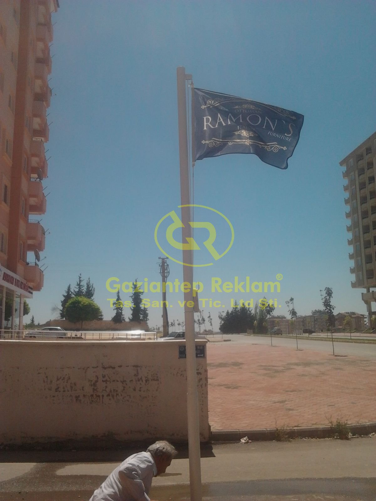 Profesyonel Kurumsal Bayrak ve Uzun Ömürlü Direk İmalatı