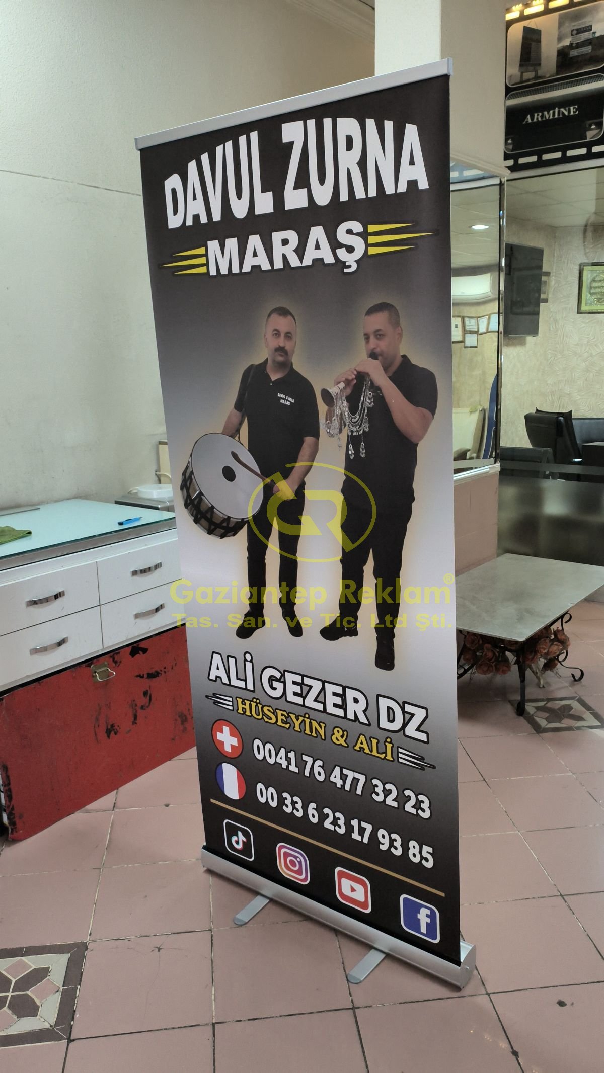 Profesyonel Roll-up Banner Display Uygulaması